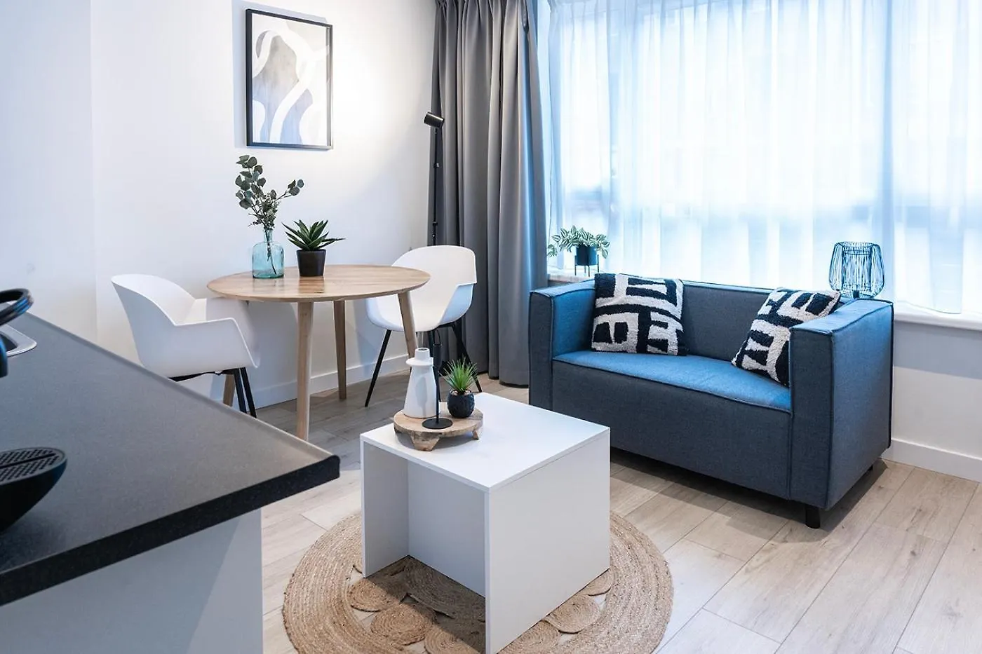 New Kitchen, Vibrant Home Close To Supermarket Eindhoven Apartment